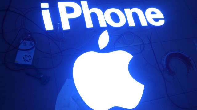 嘉興廣告公司制作樹脂發光字現場